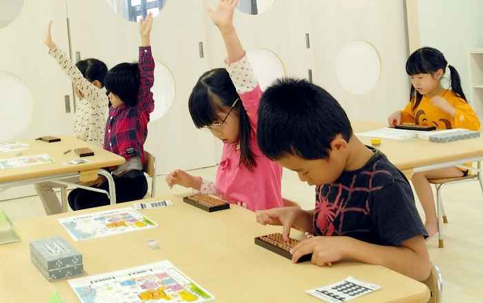 算数学習の土台となる珠算の写真